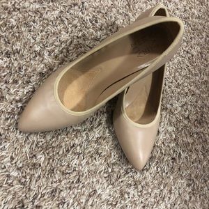 Naturalizer Heels.  New Without tag or box.  Nude color.  2.5” heel. Size 7.5